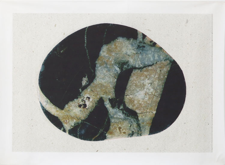 "Ur djupet av en sten", 2004, inkjet på fiberduk - konstverk av Curt Asker.