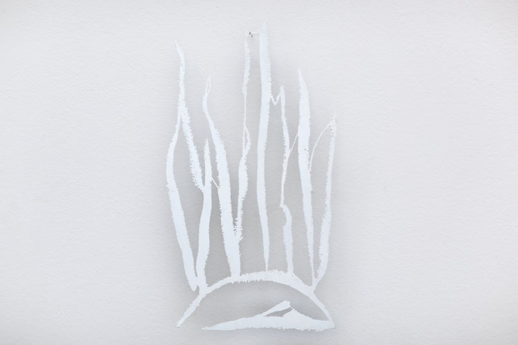 "Källa", 2001, etsat fiberstål + akryl - konstverk av Curt Asker.
