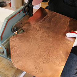 Catharina always processes her copper plates by cutting out the profile of the art work.