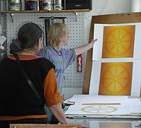 Maria and Lasse are comparing two prints.