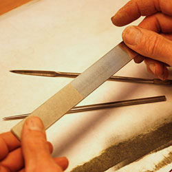 A sharpener is used to sharpen the steel needle.