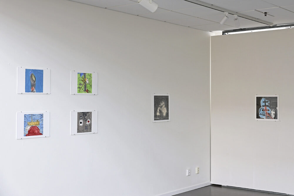 Dan Wiréns konstverk Fågelgestalt, Hästlek, Hus, skepp och snäcka, Arkaisk modernism, Föräldrarna samt Sjömärken.