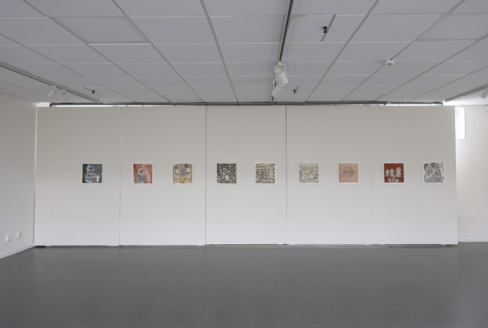 Dan Wiréns konstverk Sjömärken, Gladiator, Procession, Bykyrka, Timmervägg med bild, Barn, Buren i båt, Tavlor i timmerstuga, Vårdträd.